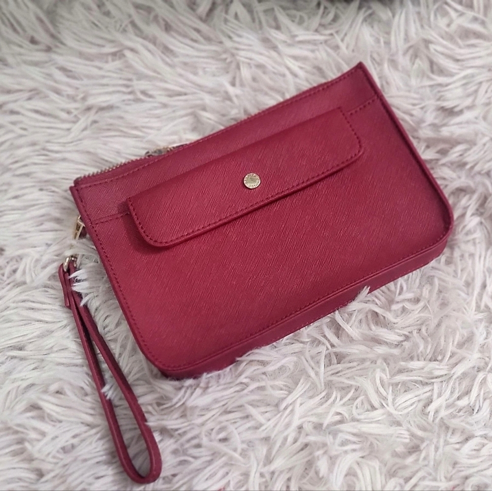 ❤️Danier Mini Red Saffiano Wristlet